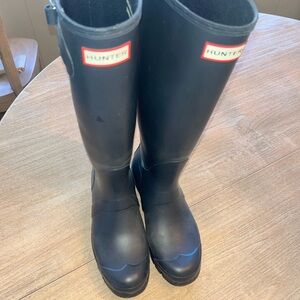 Hunter tall rain boots, navy, size 9